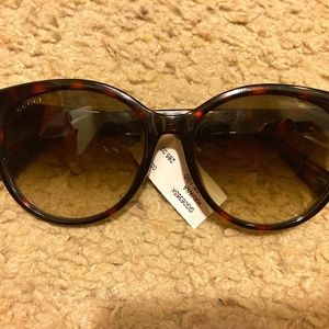 Round Eye Glasses (Gucci)